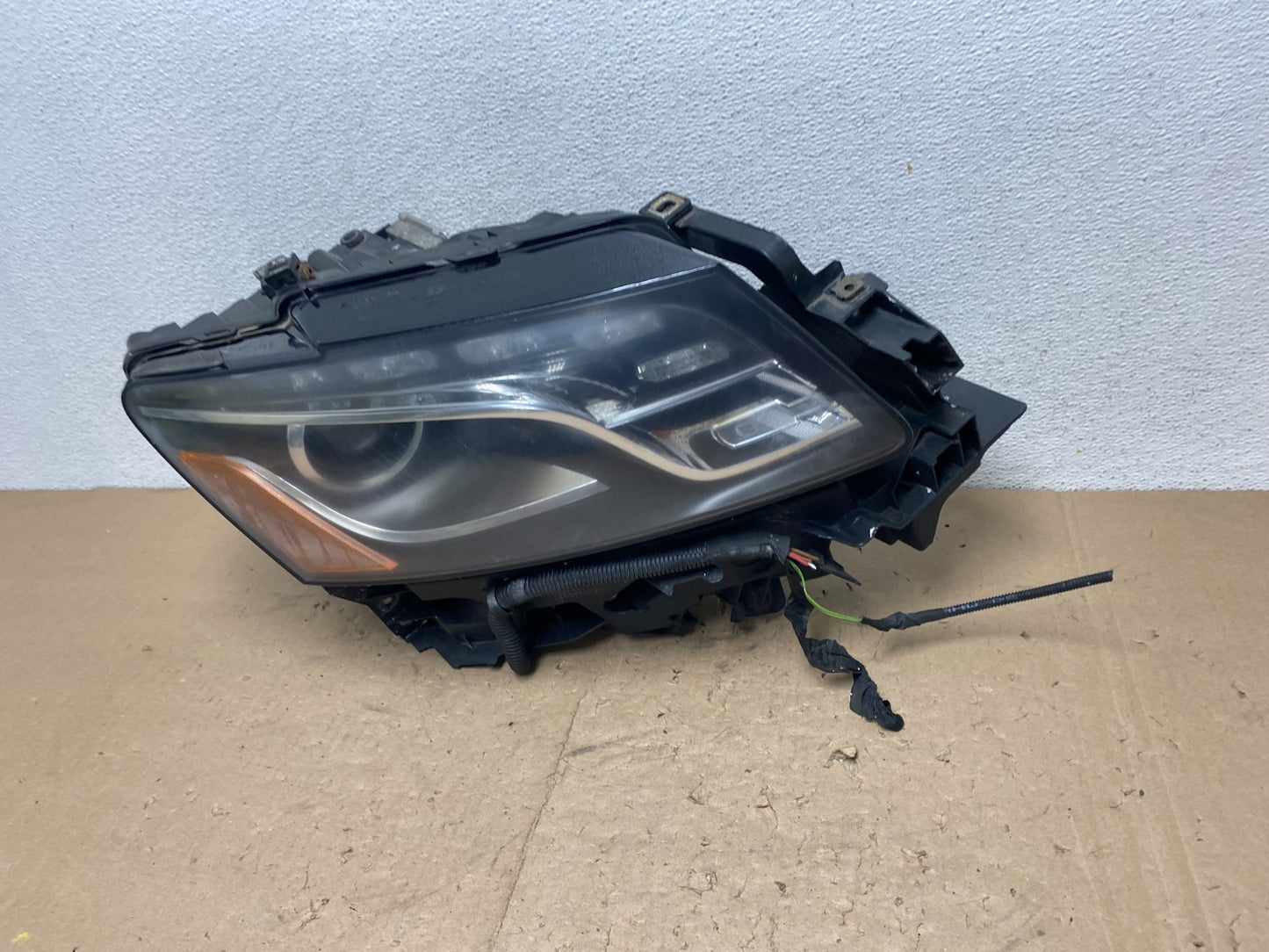 2009 to 2012 Audi Q5 Right Passenger RH Side Xenon HID Headlight AG5601 DW1