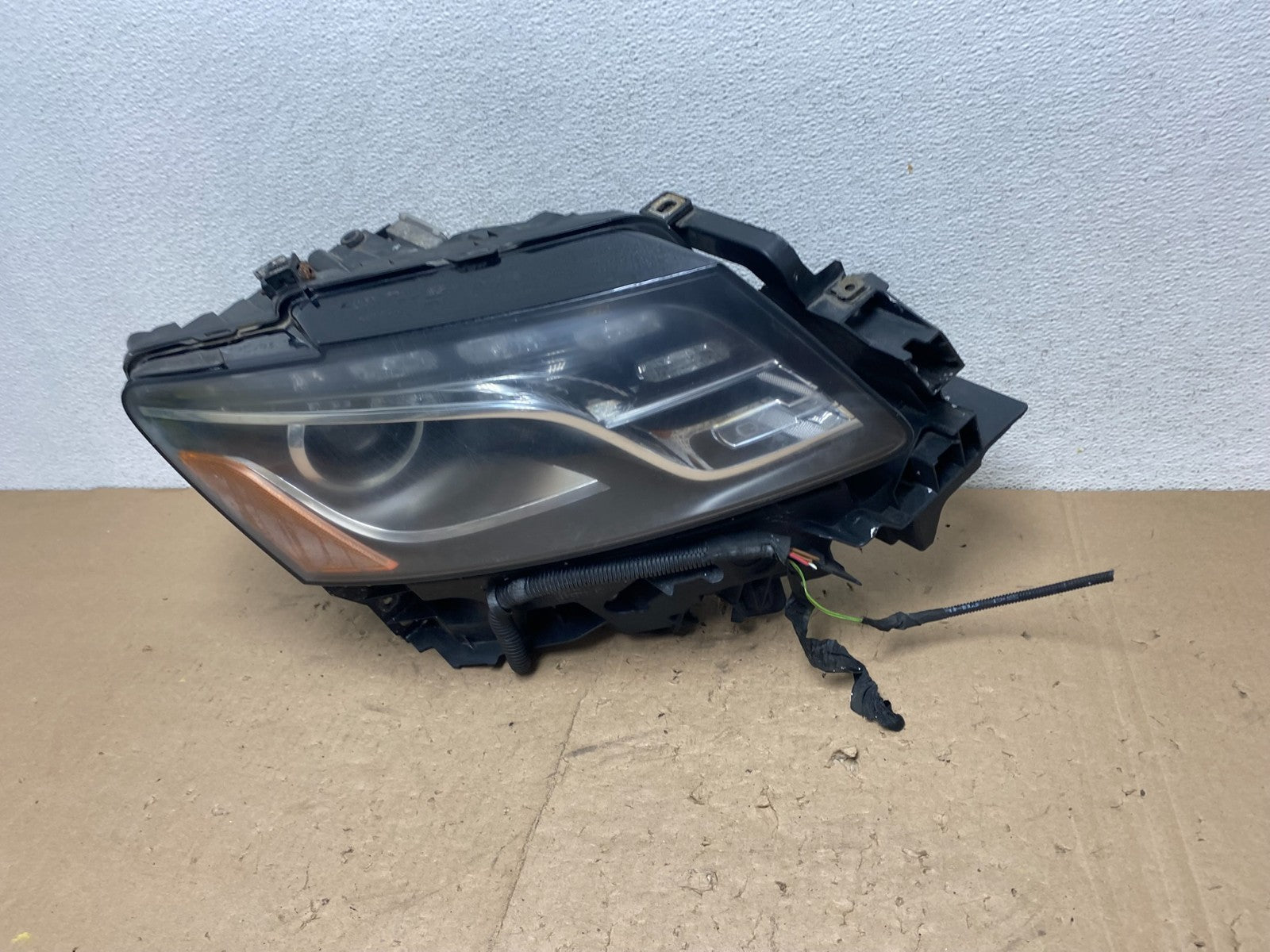 2009 to 2012 Audi Q5 Right Passenger RH Side Xenon HID Headlight AG5601 DW1