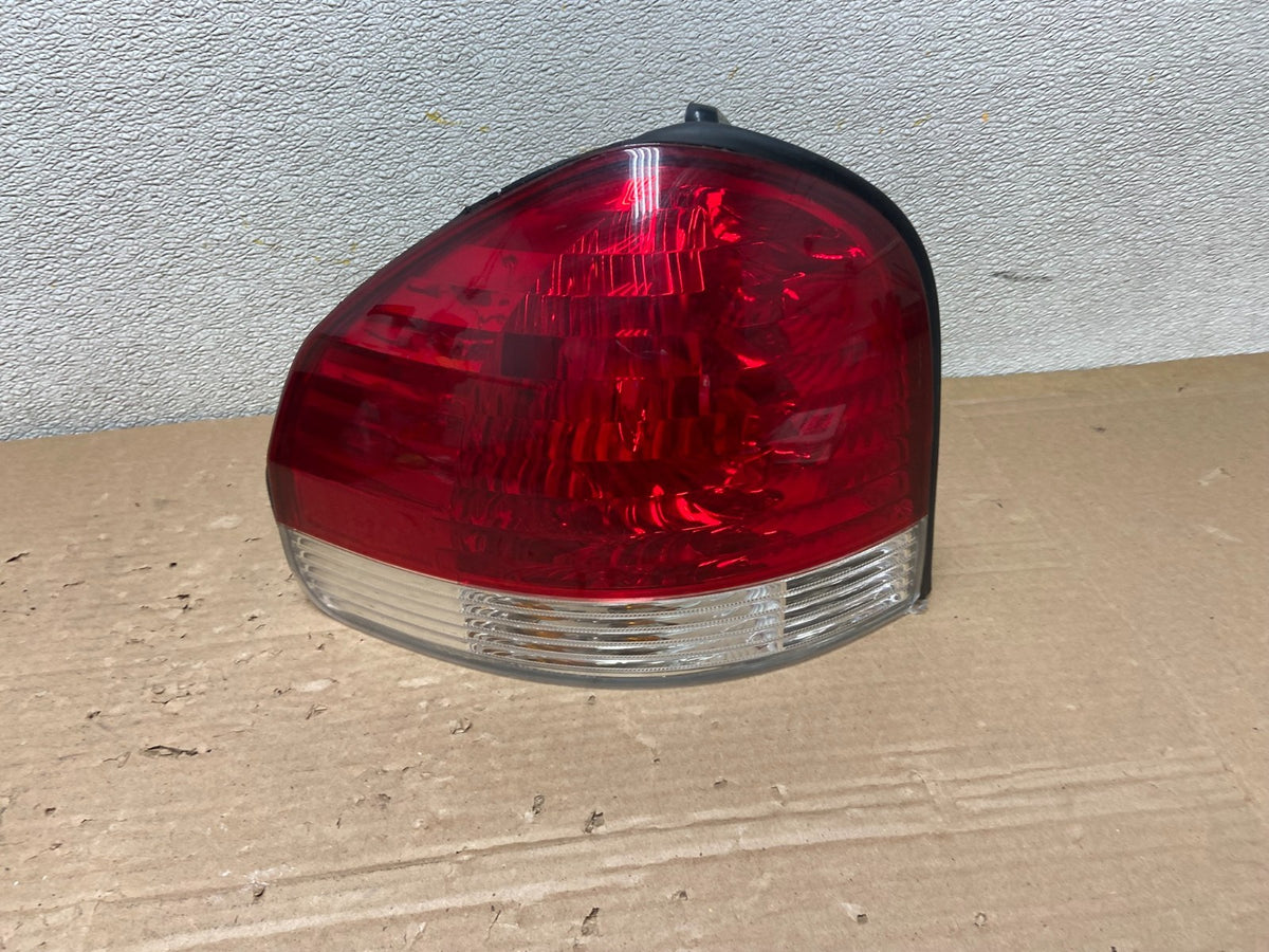 2005 to 2006 Hyundai Santa Fe Left Driver Side Tail Light AB1428 LK0