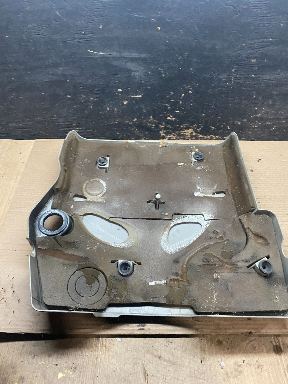 2004 to 2007 Cadillac CTS 3.6L Plastic Engine Cover Shield u7989 DG5