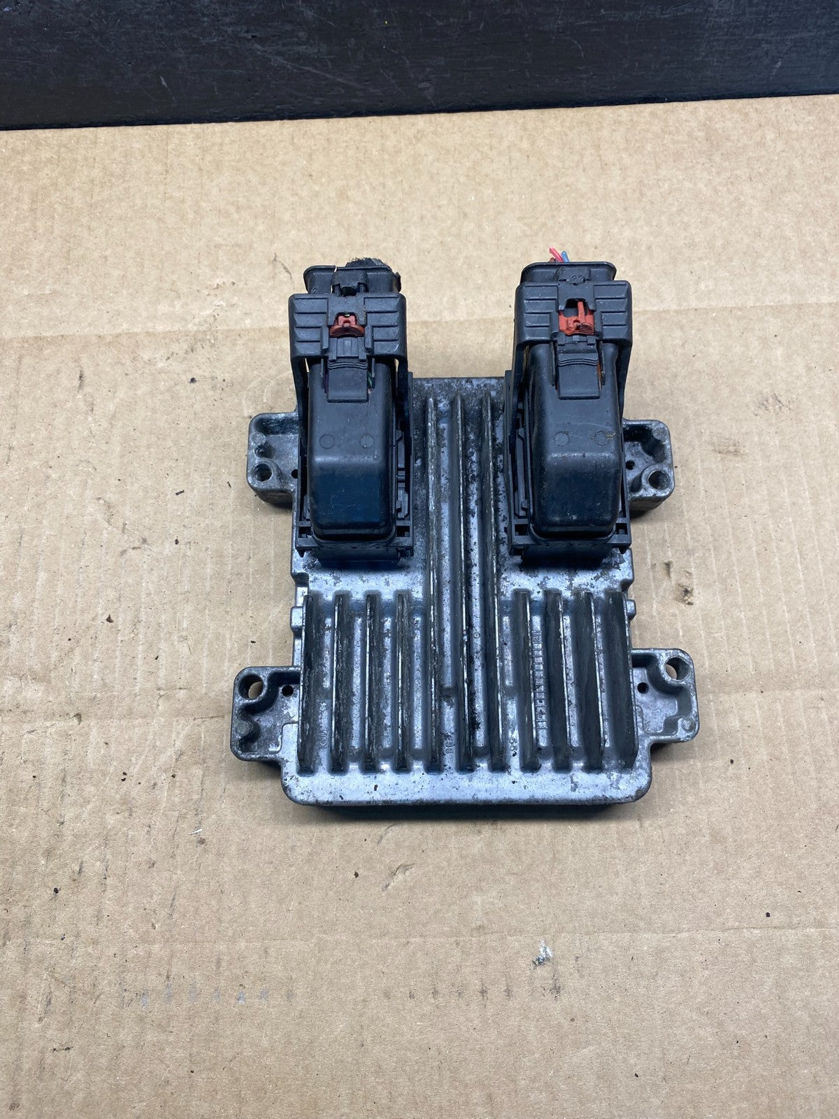 2010 - 2013 GMC Sierra 5.3L Engine Control Module ECM ECU ag9560 DG0
