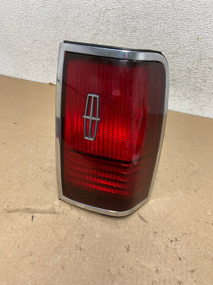 1990 to 1994 Lincoln Town Car Right Passenger RH Side Tail Light AG4164 LK0