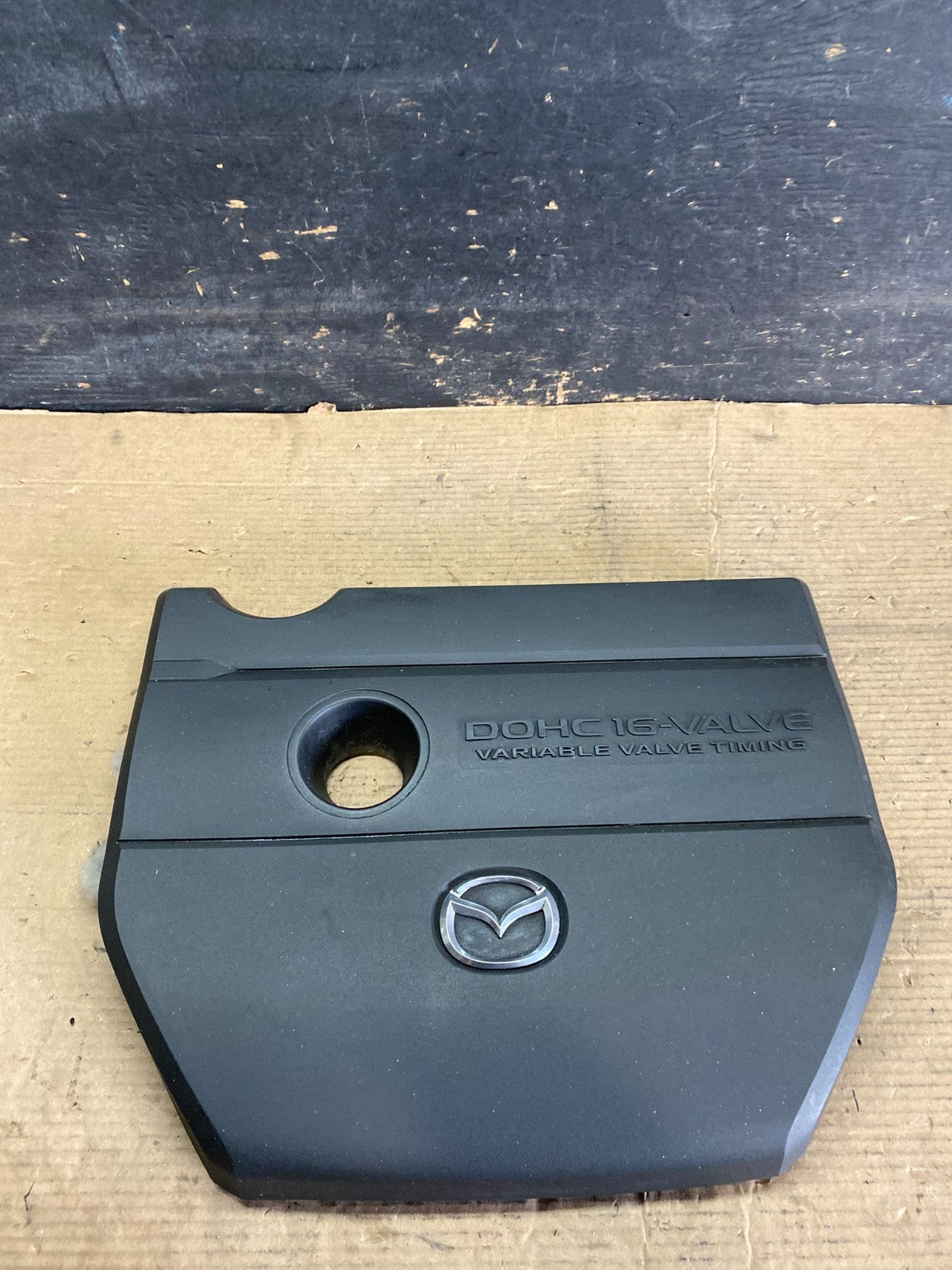 2004 to 2009 Mazda 3 DOHC 16 VALVE Engine Shield Top Cover Oem R5096 DG0
