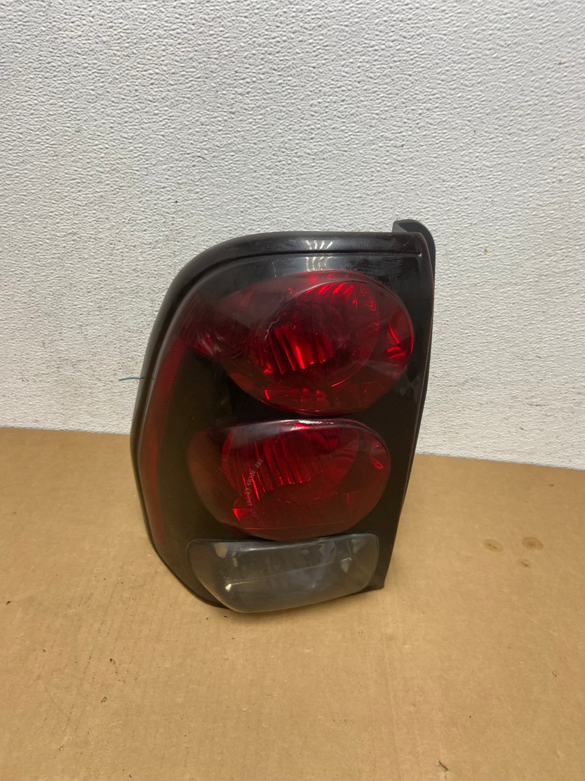 2002 to 2009 Chevrolet Trailblazer Left Driver LH Side Tail Light AD2604 LK0