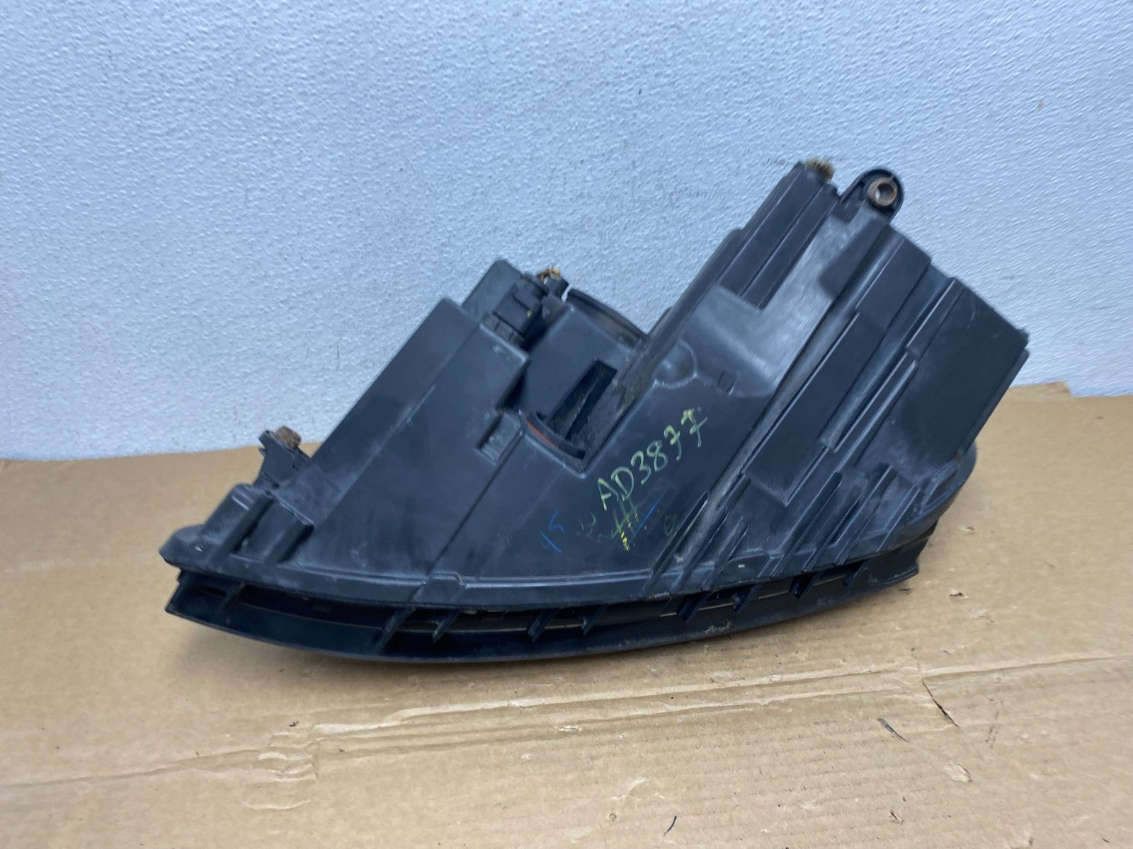 2011 to 2014 Volkswagen Jetta Right Passenger RH Headlight Halogen AD3877 DW6