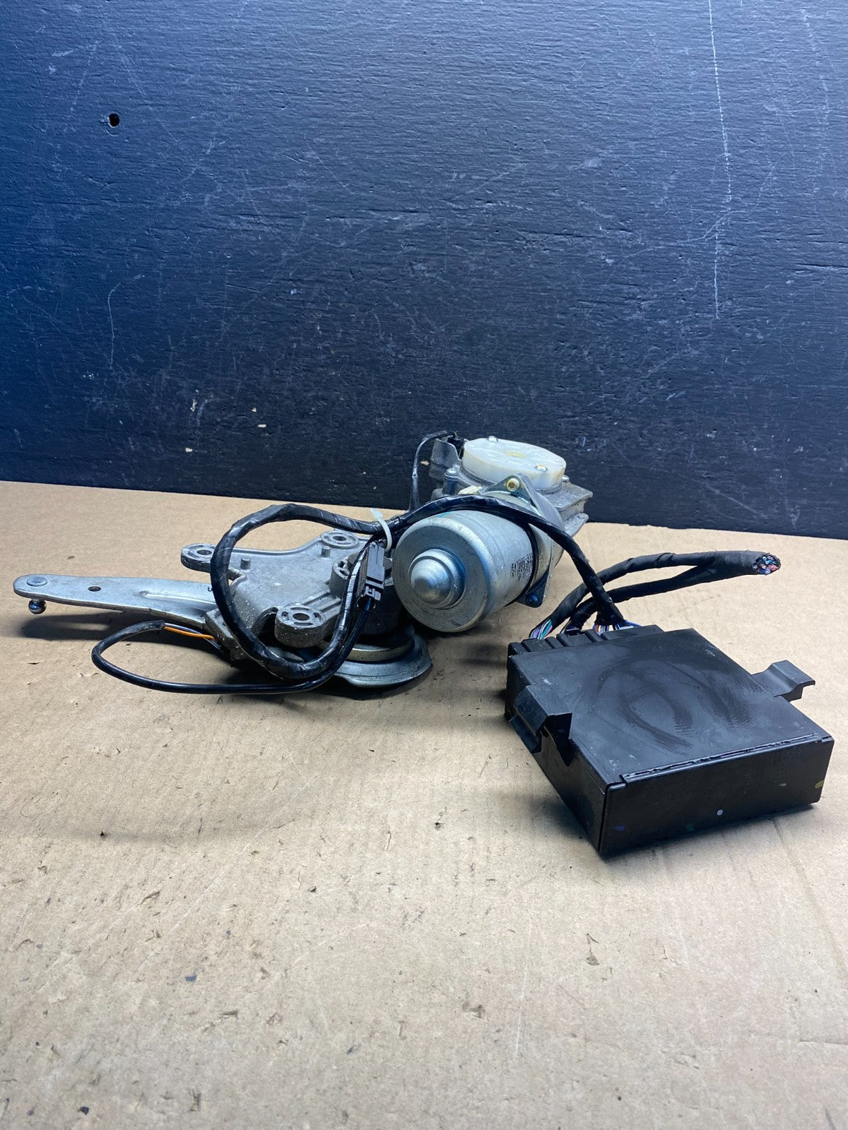 2009-2012 GMC Acadia Power Motor Liftgate Tailgate Control Module AE7496 DG2