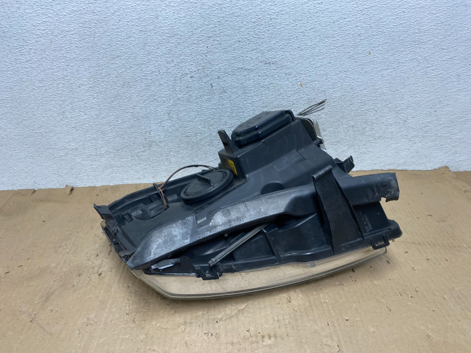 2007 - 2014 Cadillac Escalade Right Passenger Side Xenon HID Headlight AE9252 DW7