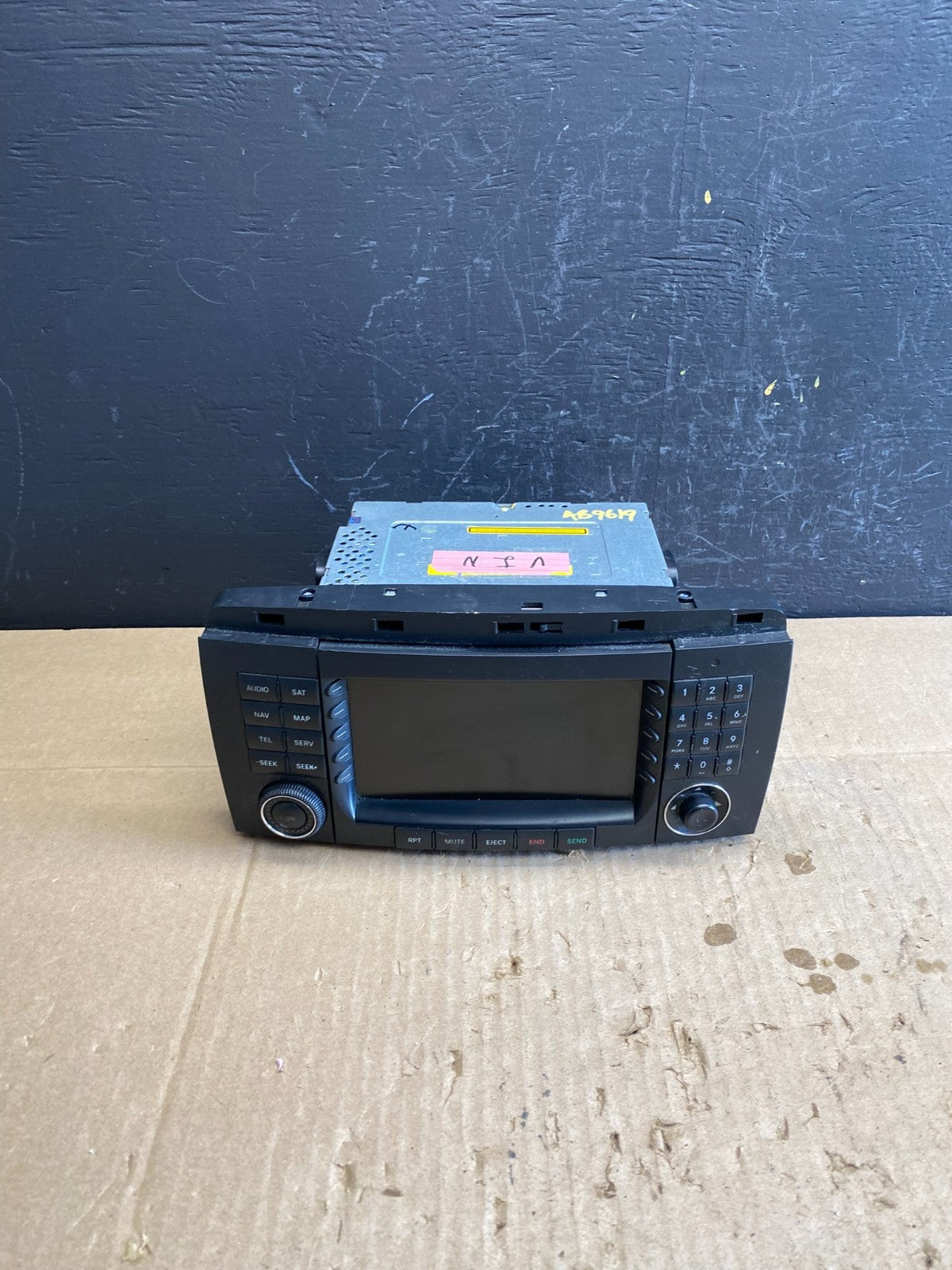 2009-2013 Mercedes W251 R350 Head Command Navigation Radio 6 CD Player AB9619 DG0