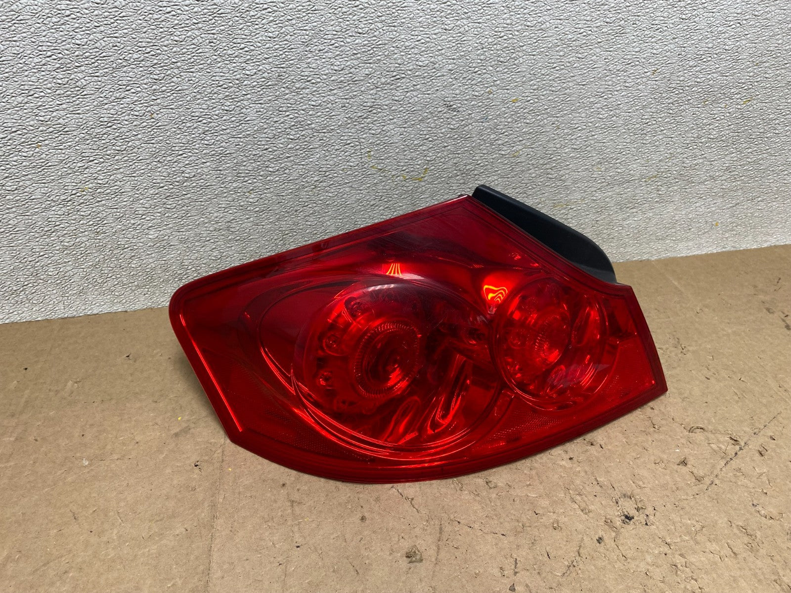 2007 to 2013 Infiniti G35 G37 Sedan Left Driver LH Side Tail Light Oem W9121 DW0