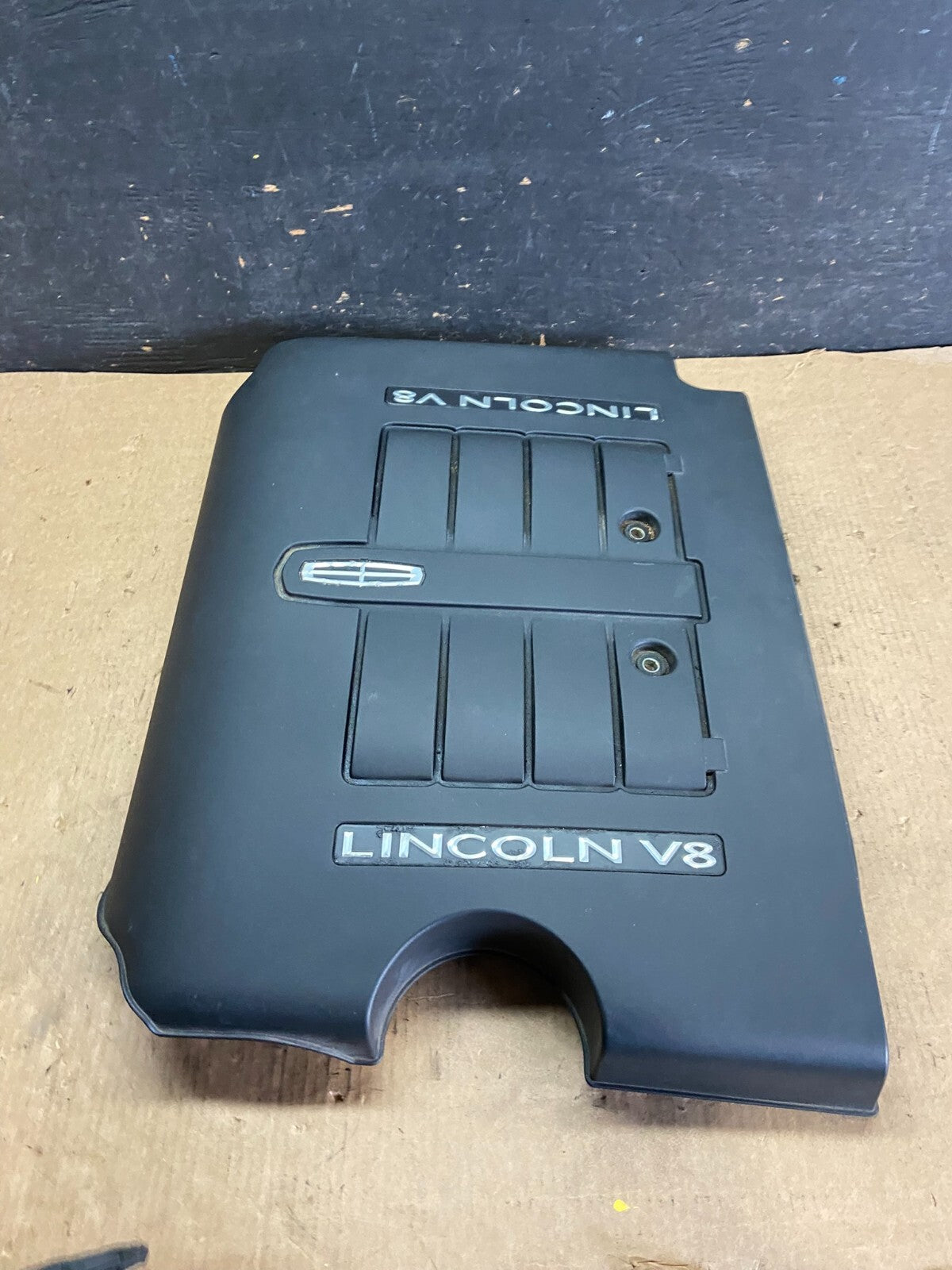 2002 to 2004  Lincoln Navigator 5.4L V8 Engine Motor Cover n9048 DG2