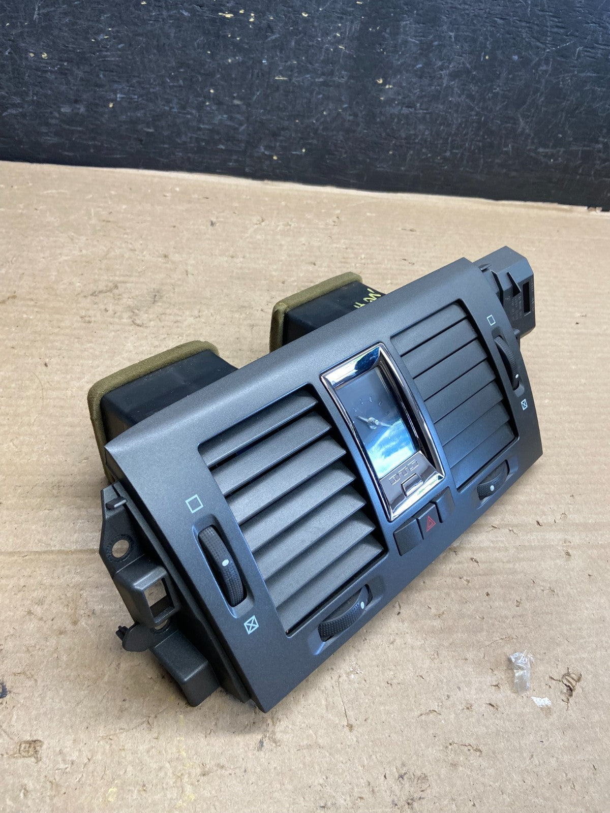 2006 to 2011 Cadillac DTS Dash Center Air Vent Heater Bezel AH3800 DG1