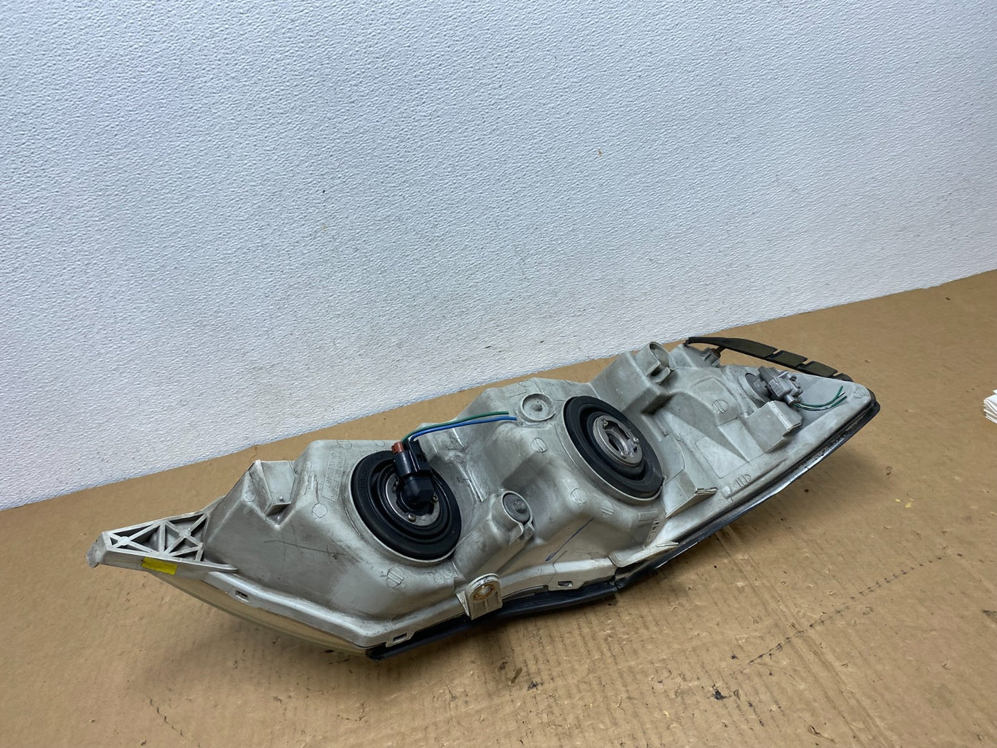 2000 to 2004 Toyota Avalon Halogen Left Driver LH Headlight AC7795 DW5