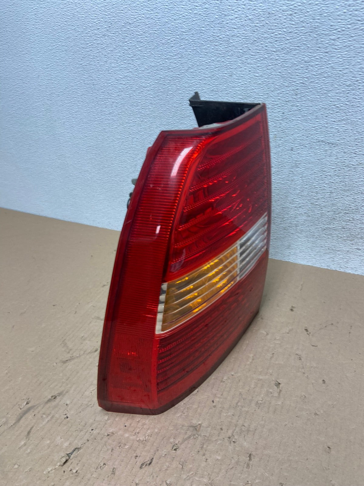 2005 to 2008 Kia Sportage Left Driver Side LH Side Tail Light AE8782 LK2