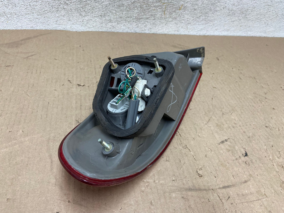 1998 1999 2000 Toyota Corolla Right Passenger Side Tail light AH6896 LK5