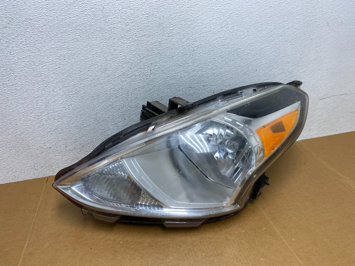 2015 to 2019 Nissan Versa Headlight Left Driver Lh Side AD8950 DW2