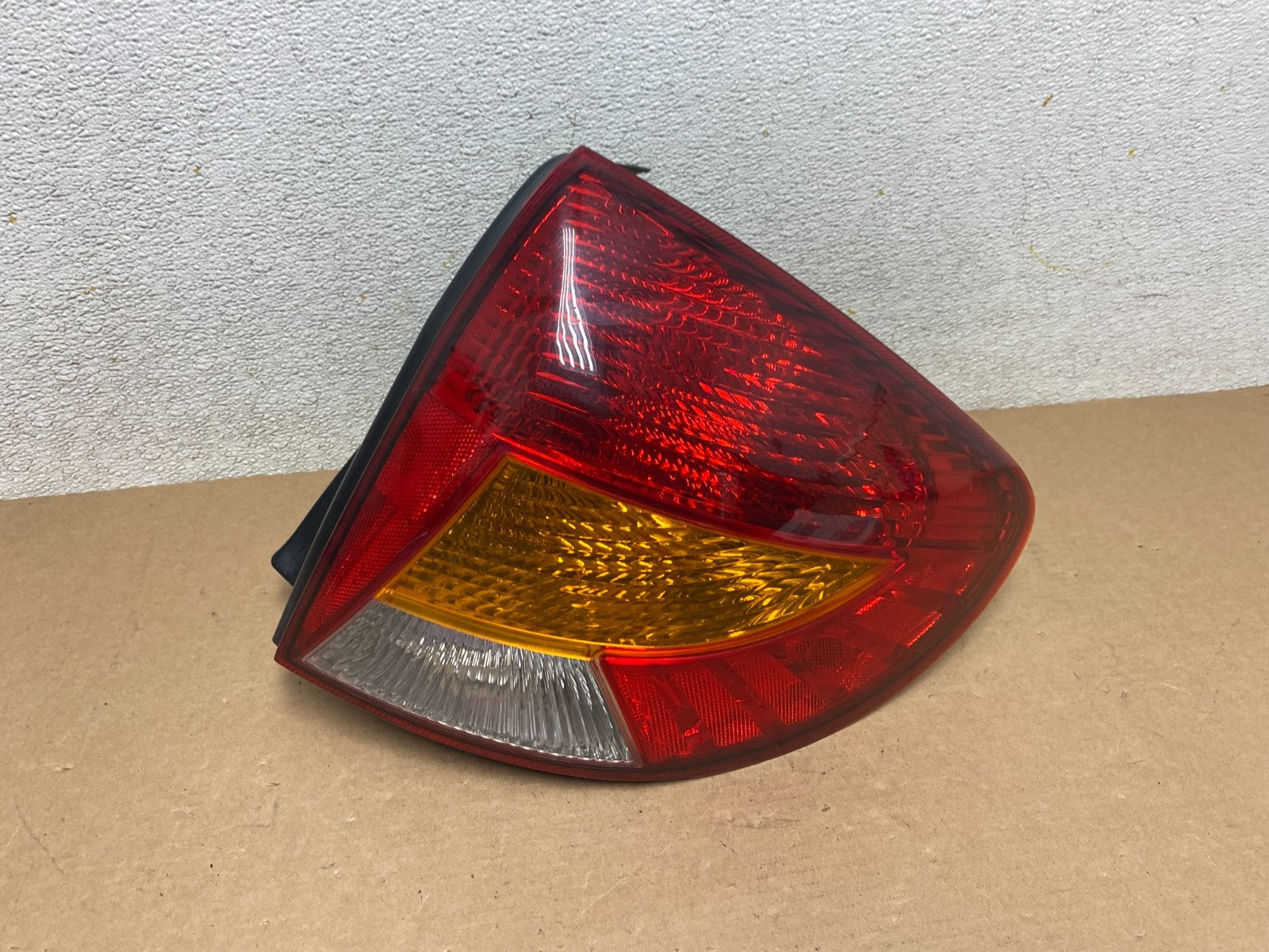 1999 to 2002 Kia Rio Right Passenger RH Side Tail Light OEM O9606 DG0