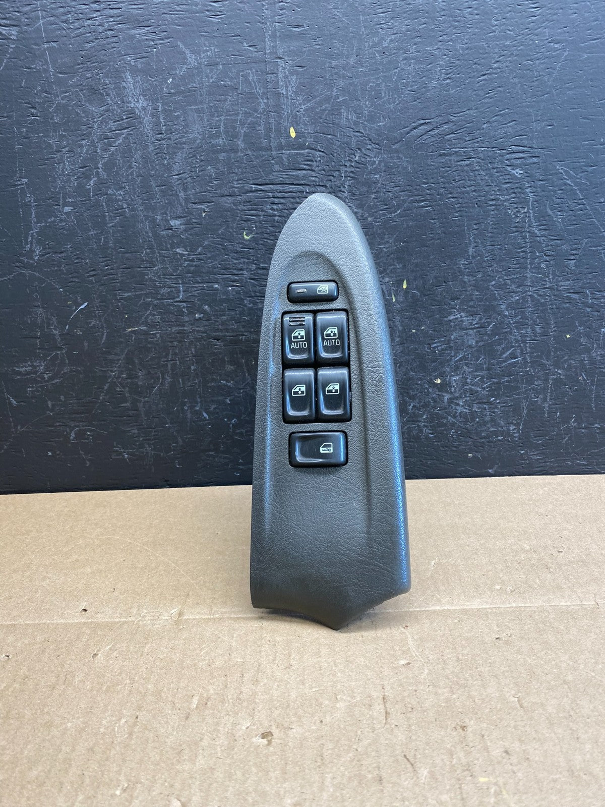 2002-2005 Chevrolet Trailblazer Power Left Driver Window Control Switch AC92120