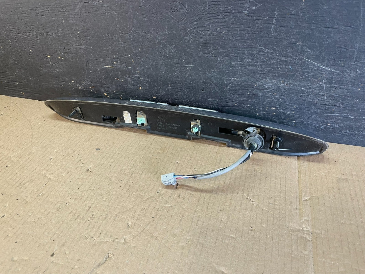 2007-2012 GMC Acadia Chrome Tailgate Rear Finish Molding W/O Camera AE3648 DG5