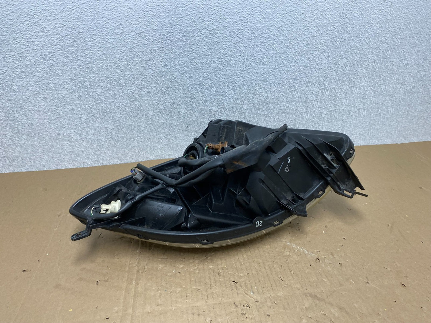 2006-2008 Toyota Yaris Hatchback Right Passenger Halogen Headlight Oem AB6973 DW6