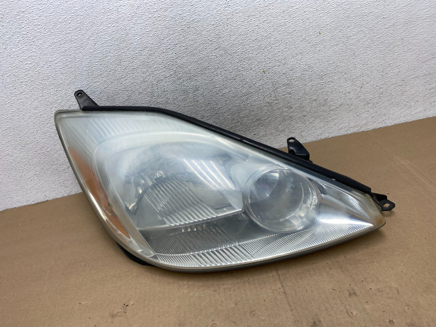 2004-2005 Toyota Sienna Right Passenger Halogen Headlight AG4560 DW0