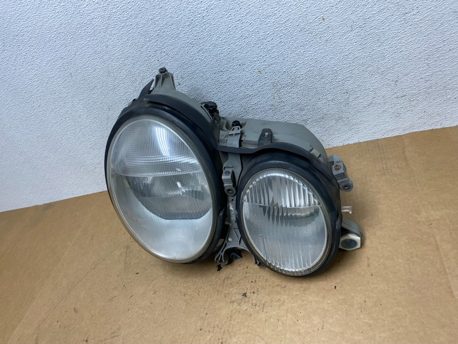 2000-2002 Mercedes E E320 E430 Right Passenger Xenon HID Headlight AE3231 DW1