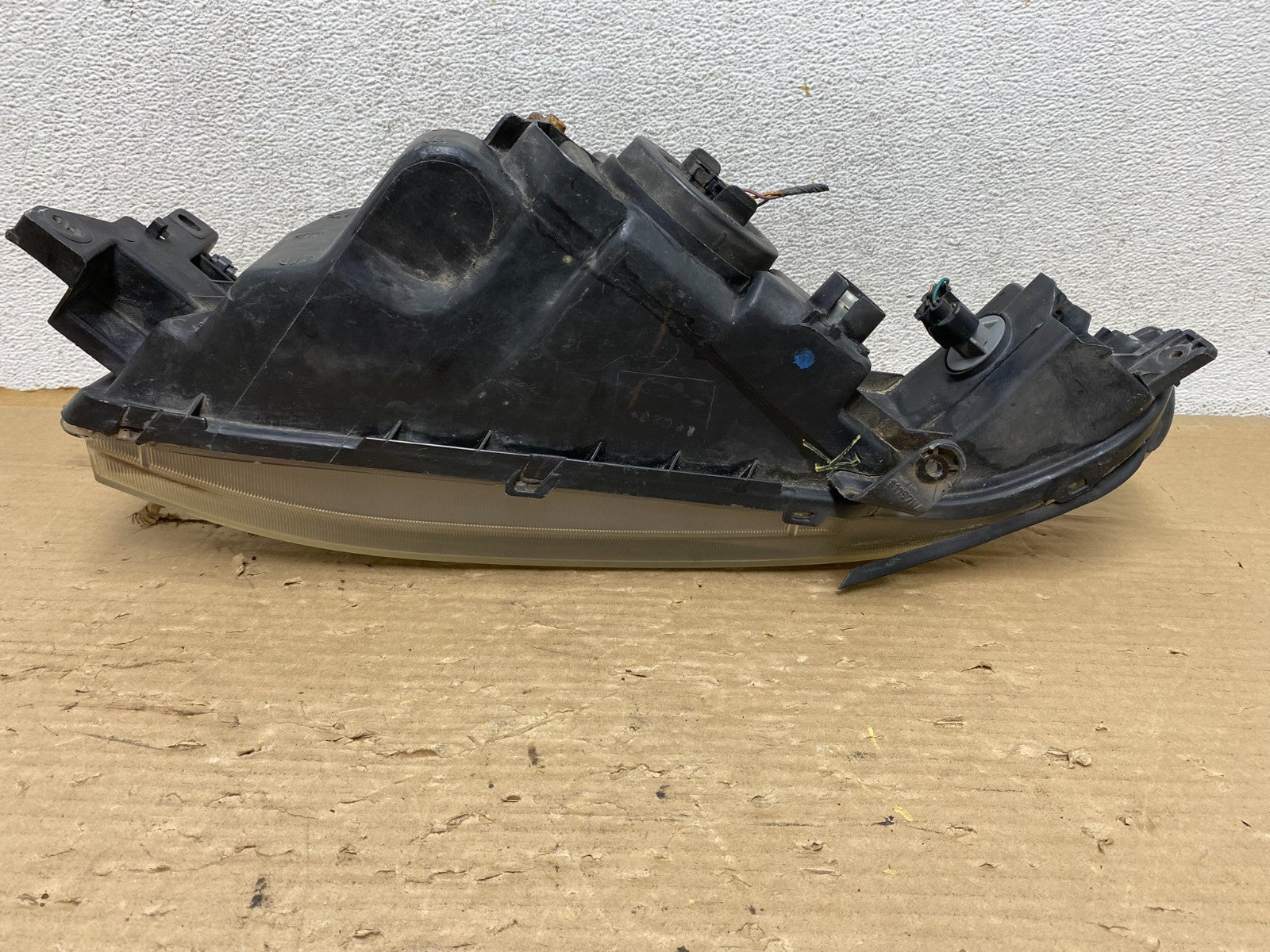 2002 to 2003 Mitsubishi Galant Left Driver LH Side Headlight AG8320 DW8