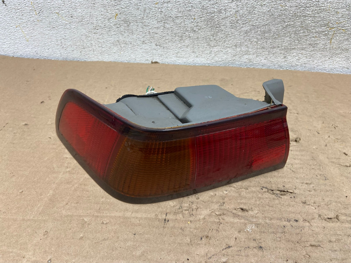 1997 1998 1999 Toyota Camry Tail Light Left Driver Rh Side AI1110 LK0