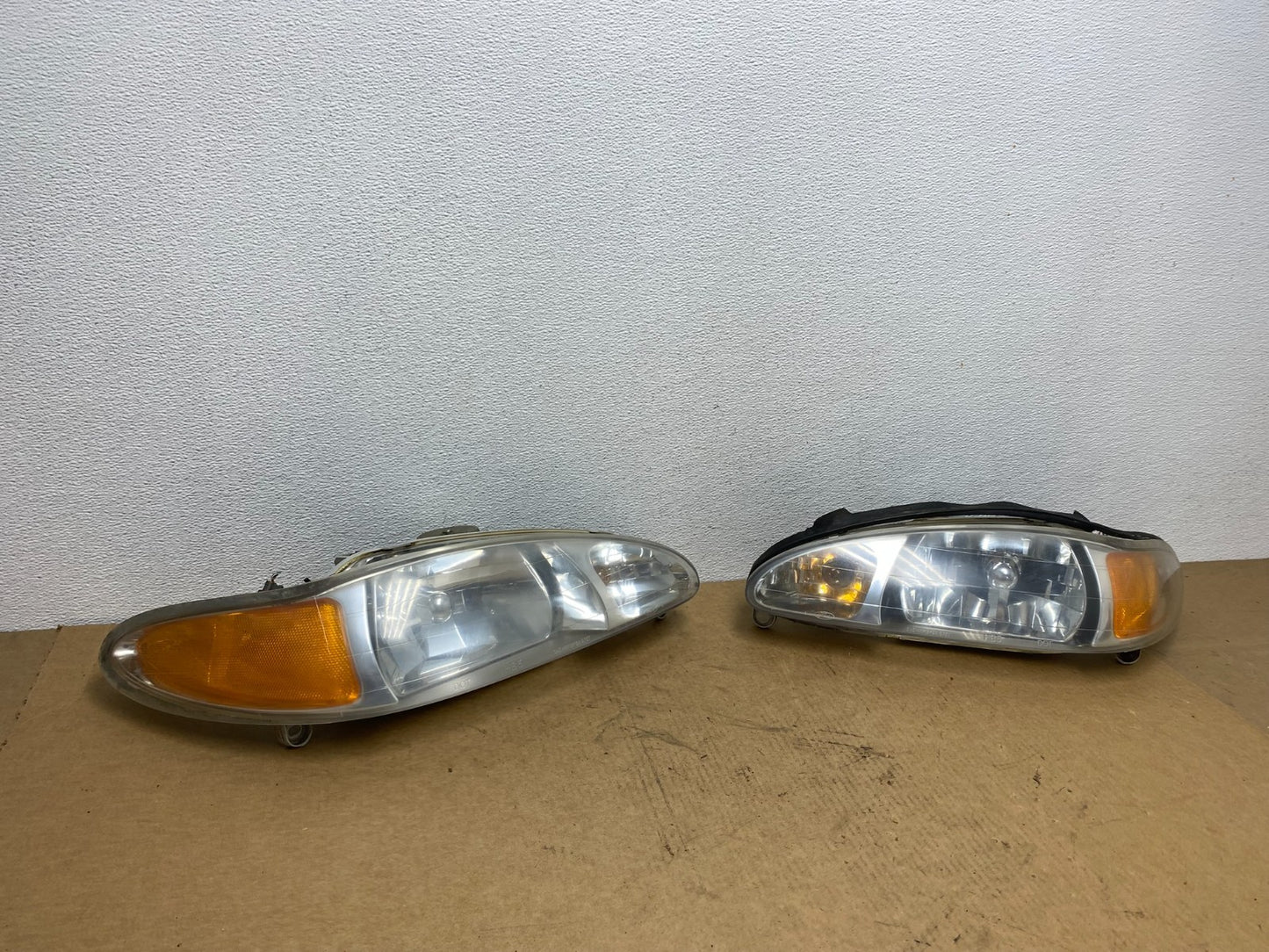 1998 to 2003 Ford Escort Left+Right Set Halogen Headlight AC1837 DW2