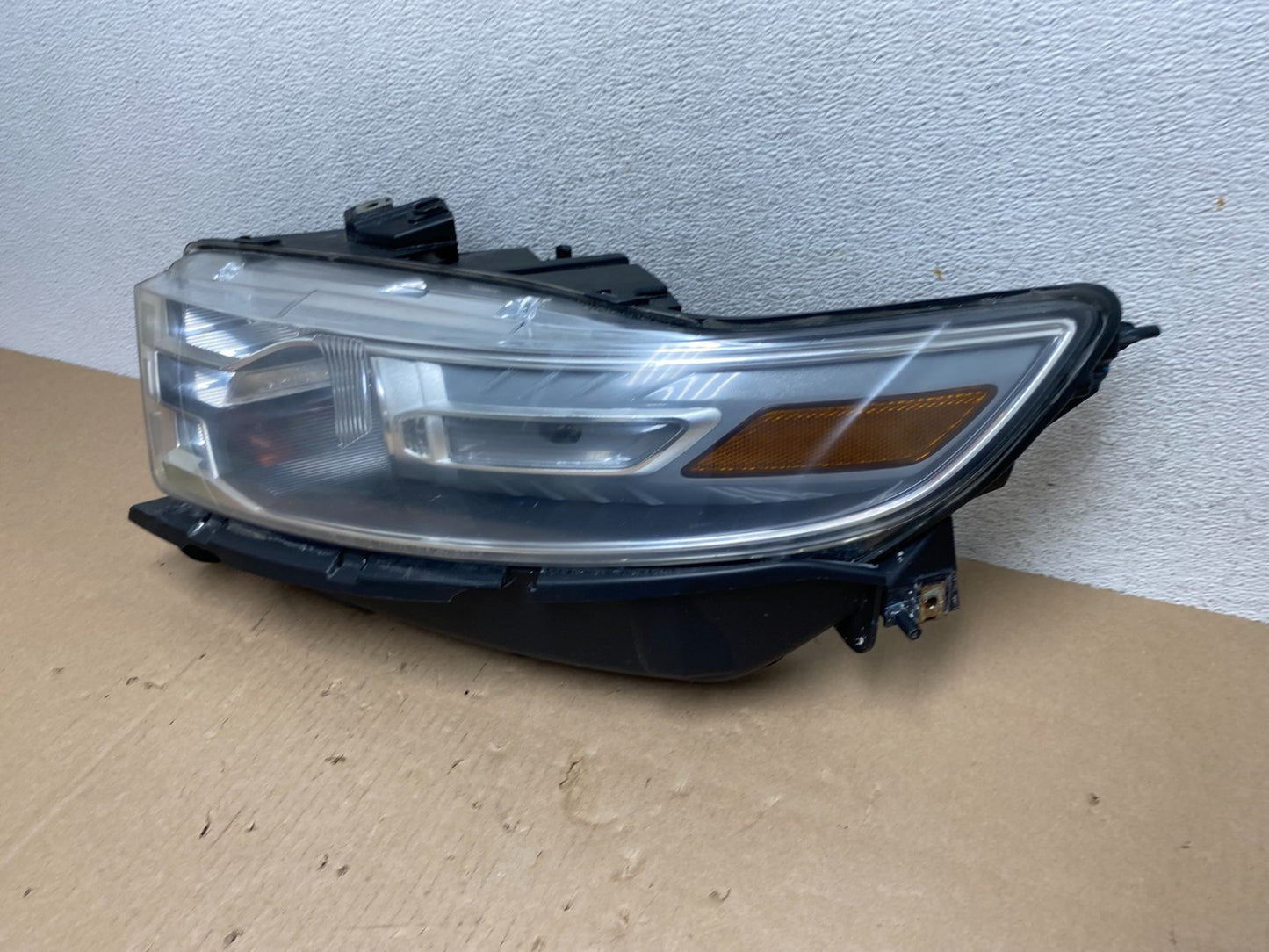 2013 to 2019 Ford Taurus Left Driver LH Side Headlight Halogen AG6691 DW1
