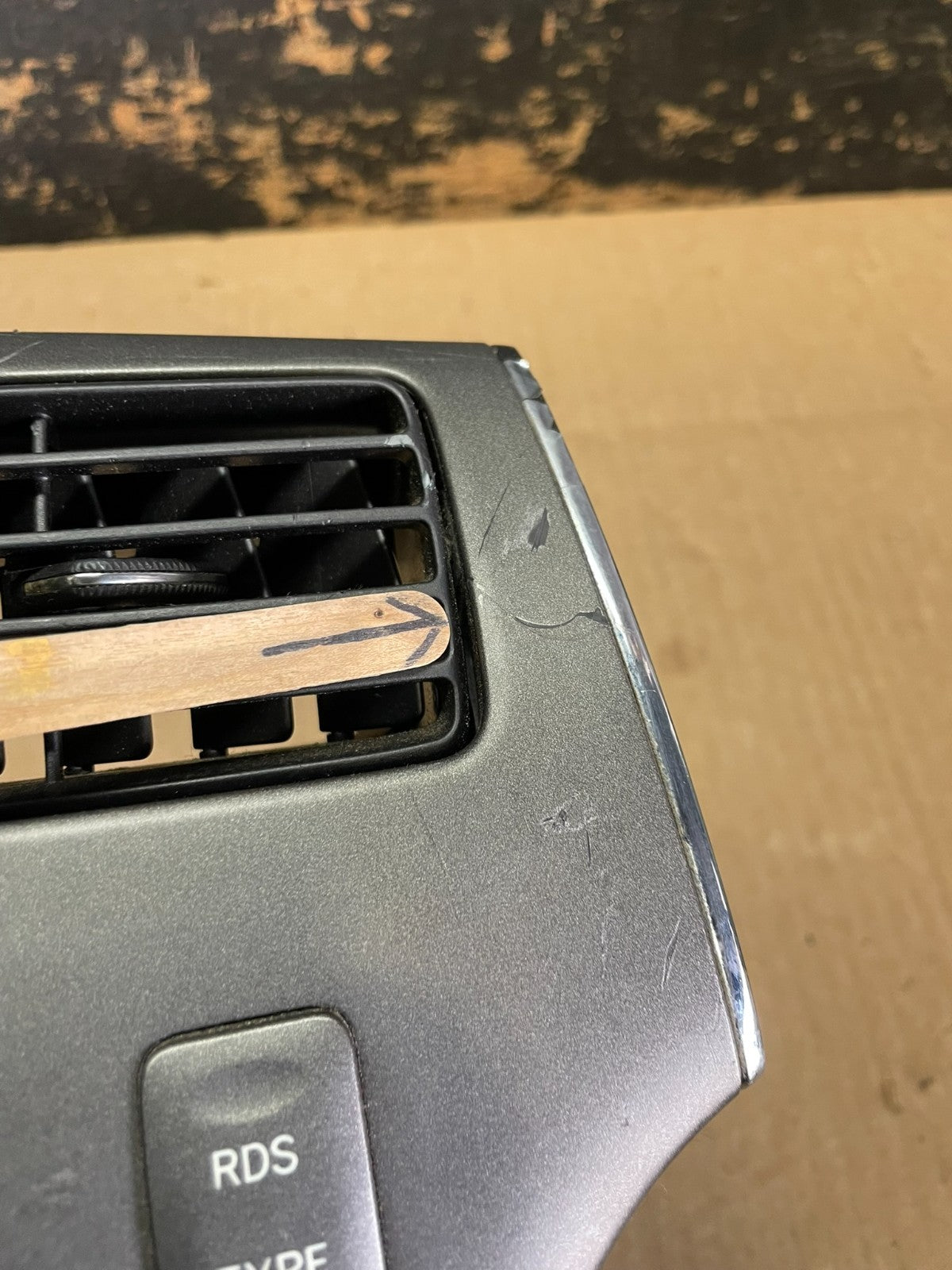 2004 to 2006 Lexus ES330 Es300 Radio Receiver Tape CD Air Vent AB8743 DG2