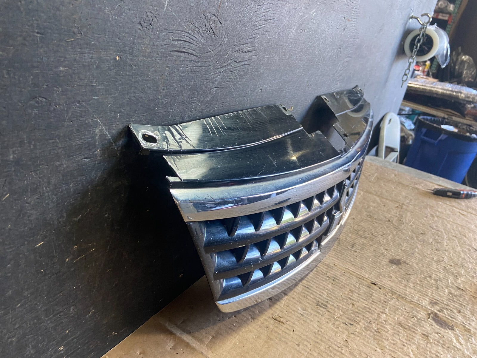 2007 - 2009 Mitsubishi Outlander Front Upper Grill Grille OEM O6230 DG2