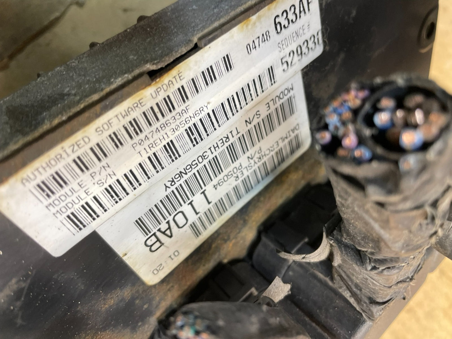 2005 Chrysler  Caravan  3.3L Engine Control Unit ECU Module W7387 DG3