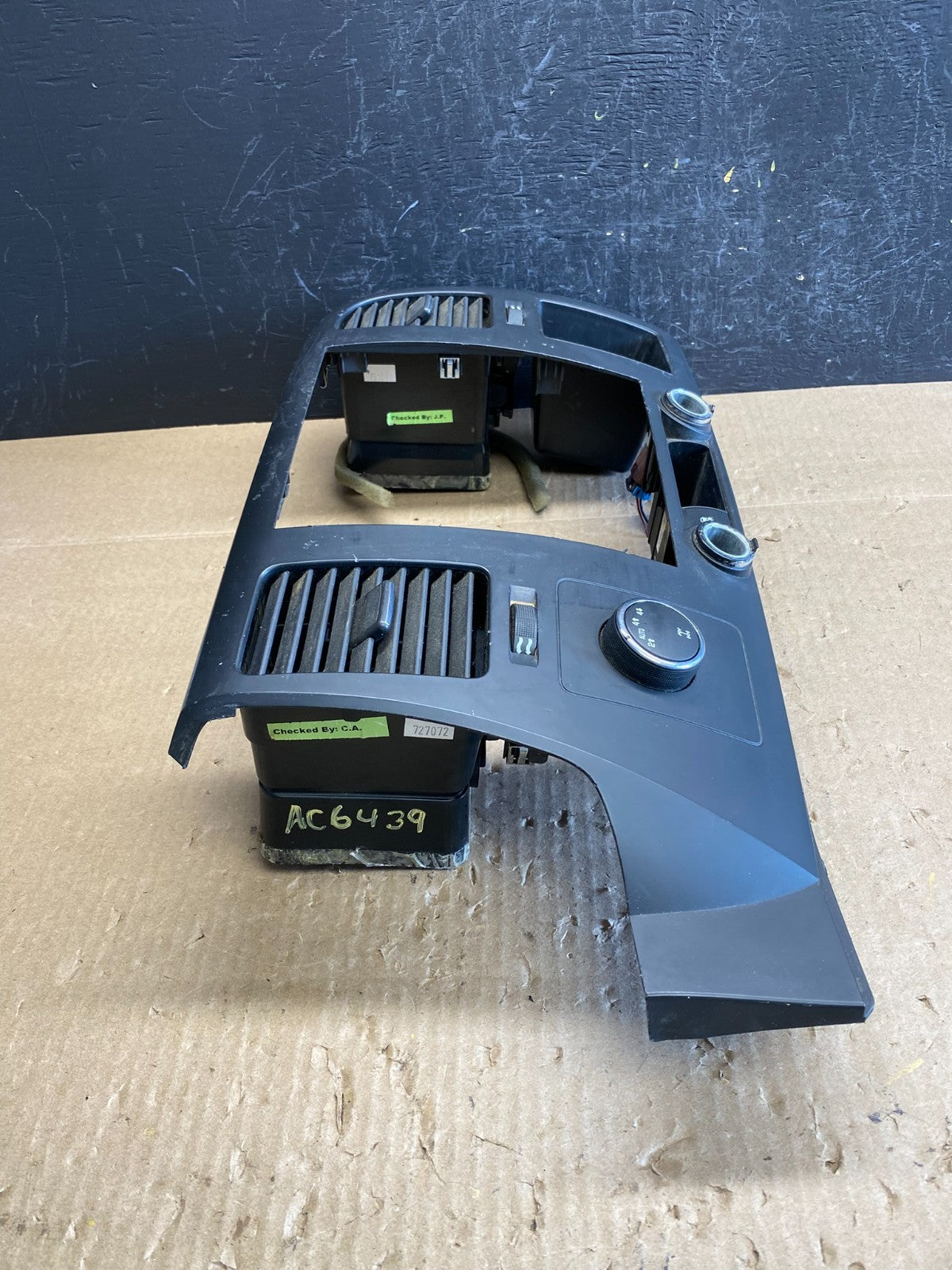 2007 to 2014 Silverado Sierra Center Console Radio Bezel Air Vents AC6439 DG2