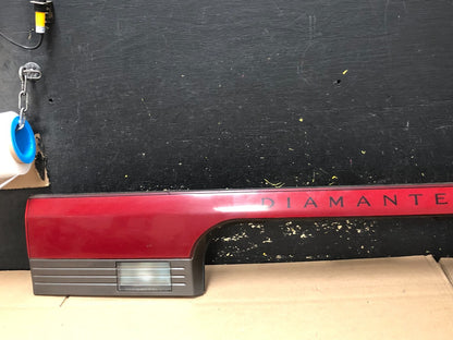 1993 to 1995 Mitsubishi Diamante Wagon Center Tail Light Lamp Liftgate 4758H2
