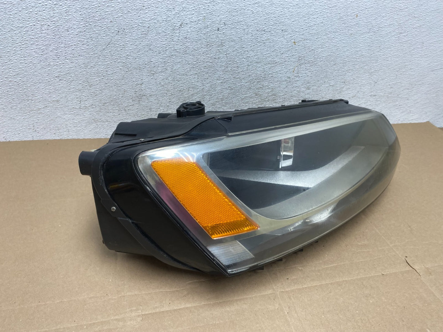 2011 to 2014 Volkswagen Jetta Right Passenger RH Headlight Halogen AE4861 DW2