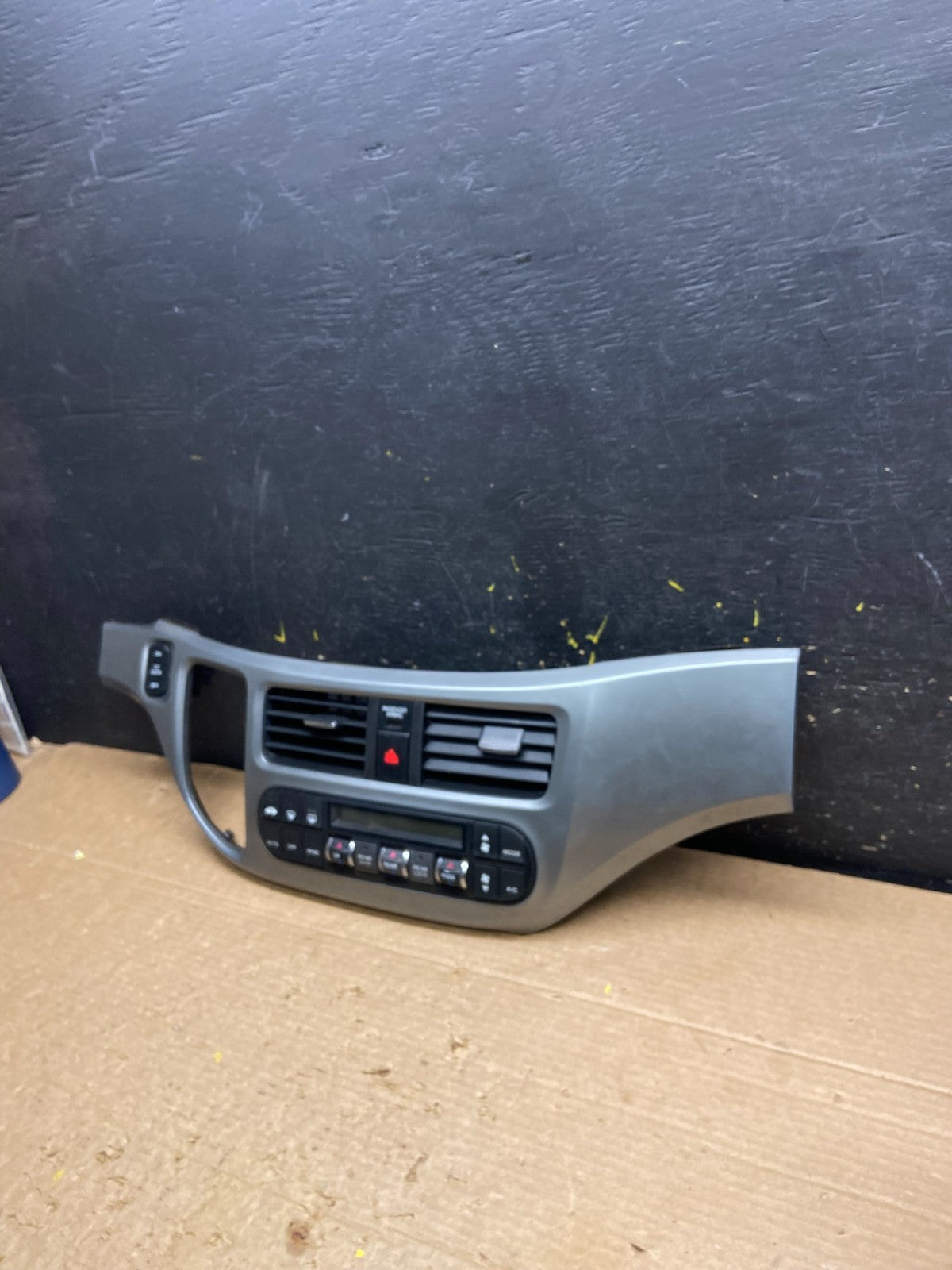 2005 to 2010 Honda Odyssey Radio Climate Control Dash Trim Bezel W3073 DG1