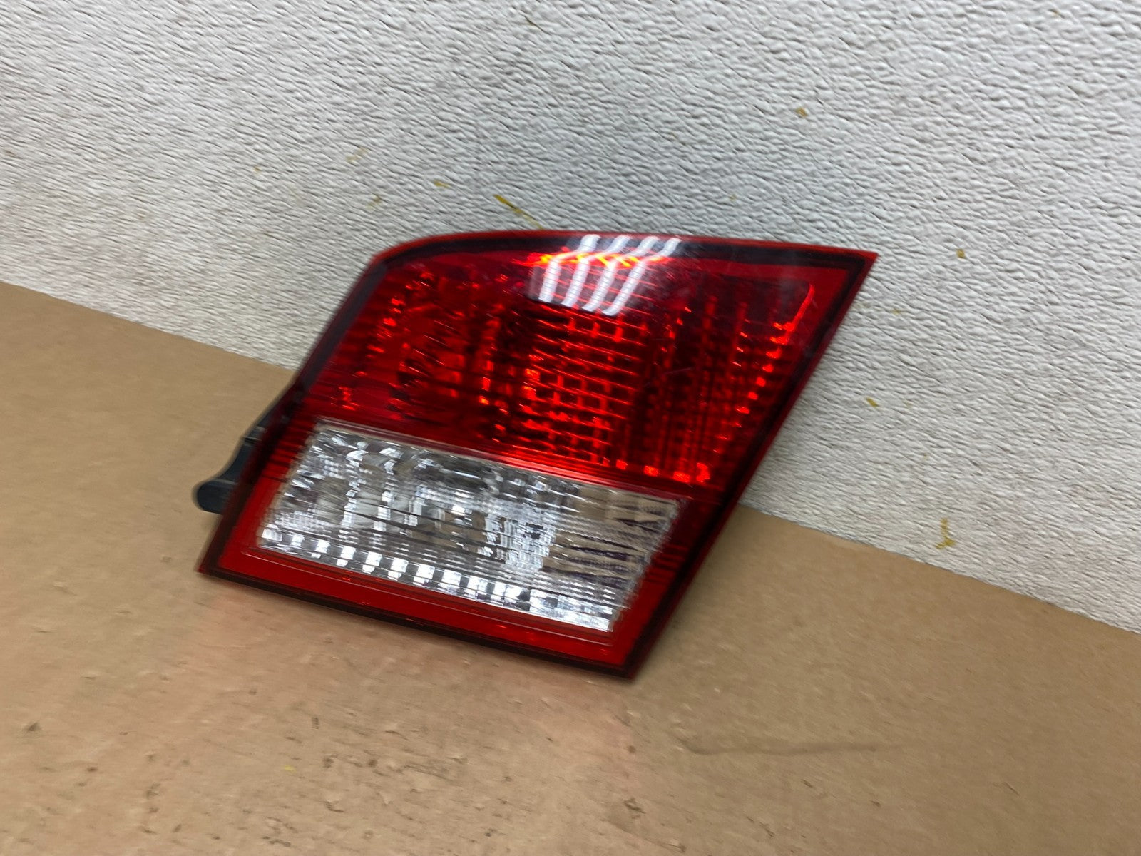2002-2004 Infiniti i35 Inner Right Passenger Rh Side Tail Light OEM O9790 DW1