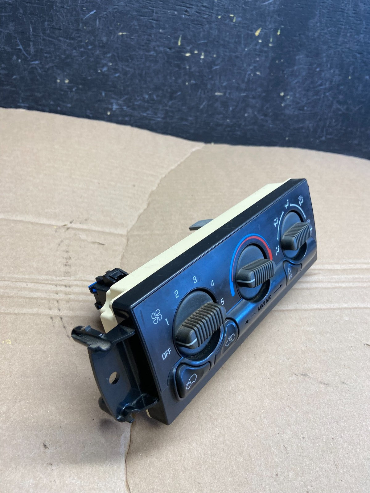 1999 to 2002 Chevrolet Silverado HVAC Heater Climate Control Module AF1766 DG1