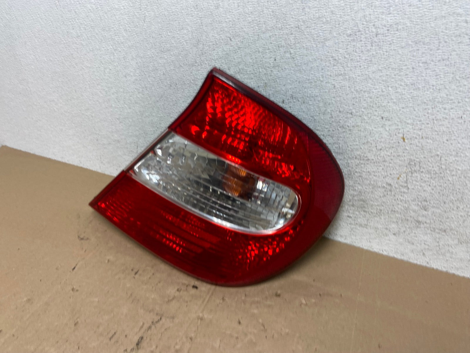 2002 2003 2004 Toyota Camry Tail Light Right Passenger Rh Side AE6147 LK1