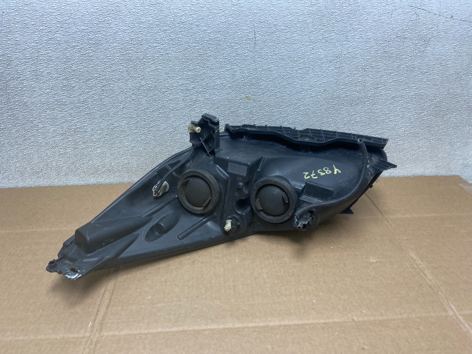 2013 - 2016 Ford Escape Headlight Right Passenger RH Side Halogen Y8372 DW7