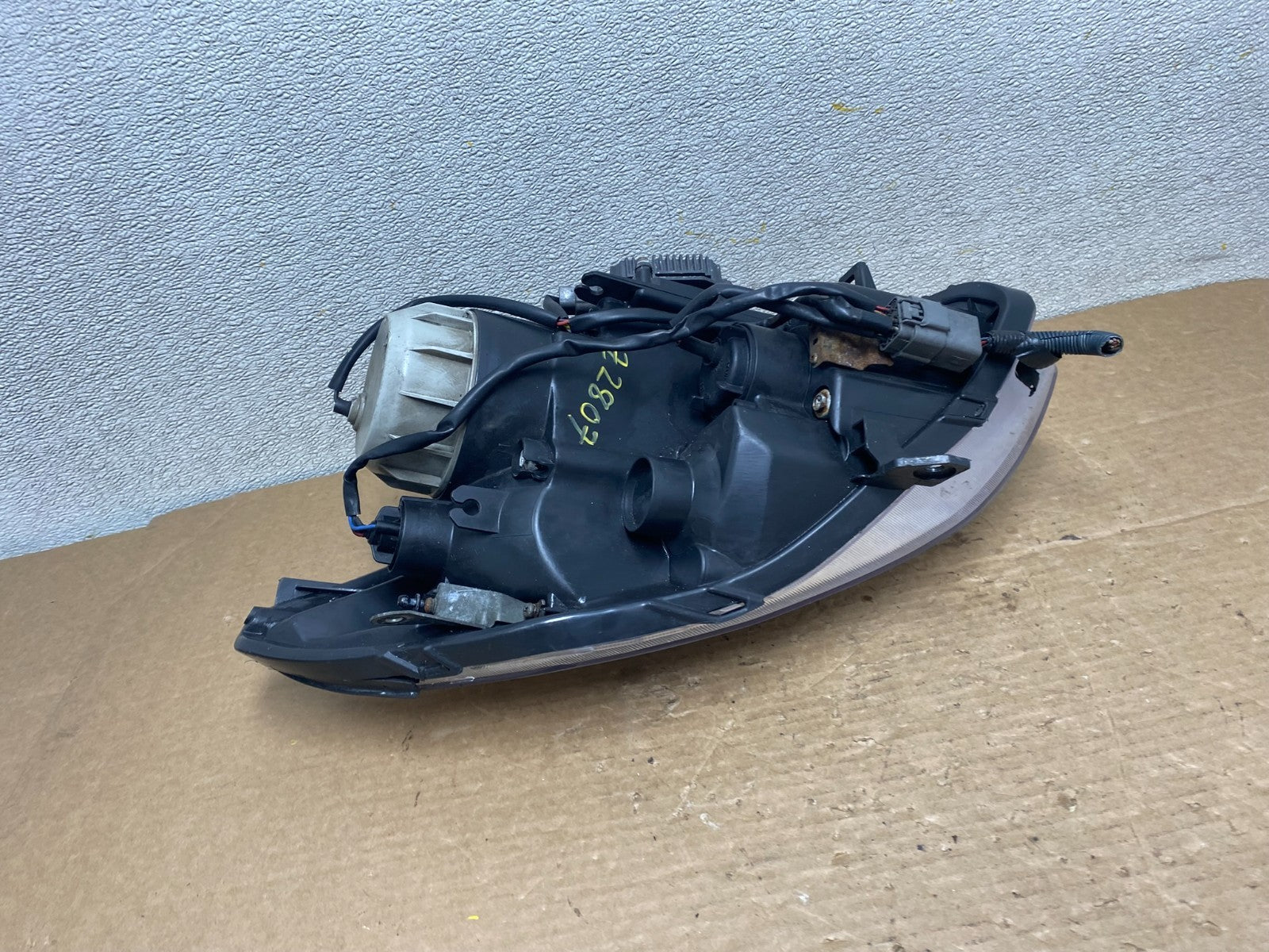 2004 2005 2006 Nissan Maxima Right Passenger Side Headlight Xenon HID Z2807 DW5