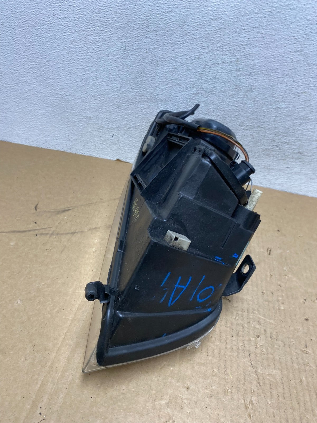 1999 to 2002 Audi A4 Left Driver LH Side Headlight AG0490 DW5