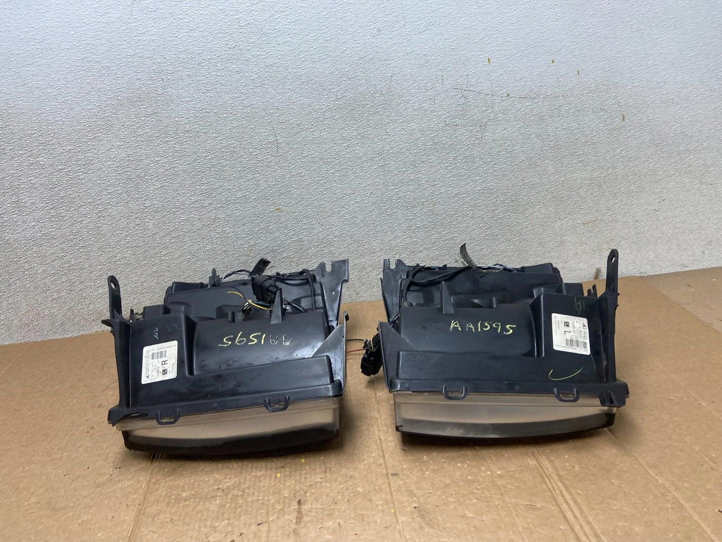 2007 to 2014 Chevrolet Silverado Left+Right Side Headlights AA1595 DW15