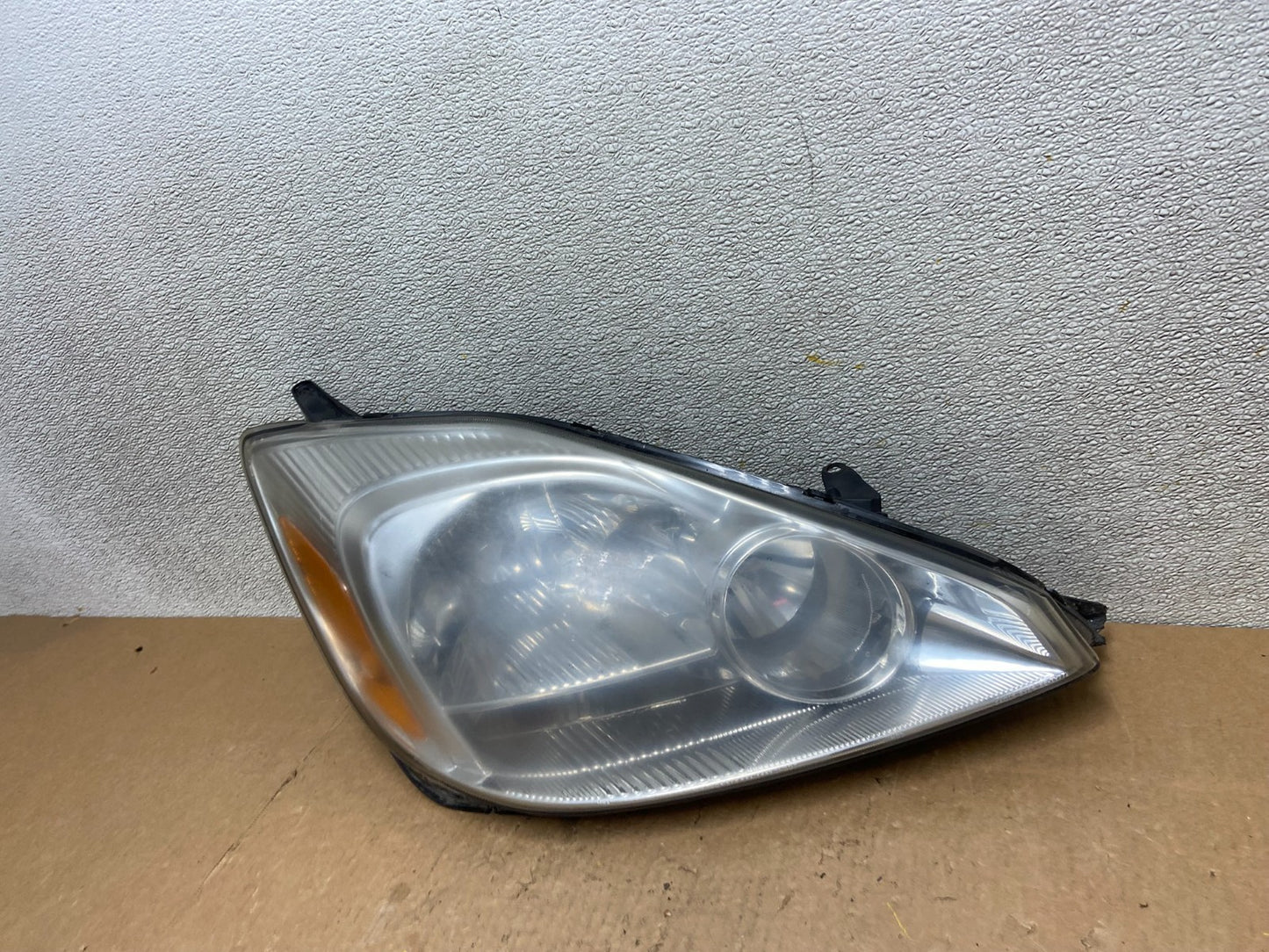 2004-2005 Toyota Sienna Driver Right Passenger Halogen Headlight OEM Z7672 PS1