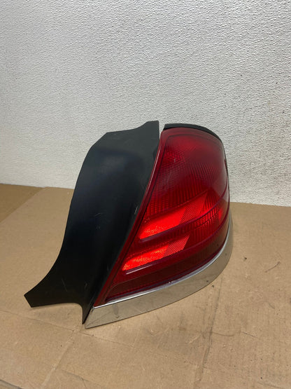 1998-2003 Ford Crown Victoria Right Passenger Rh Side Tail Light AE6684 LK2