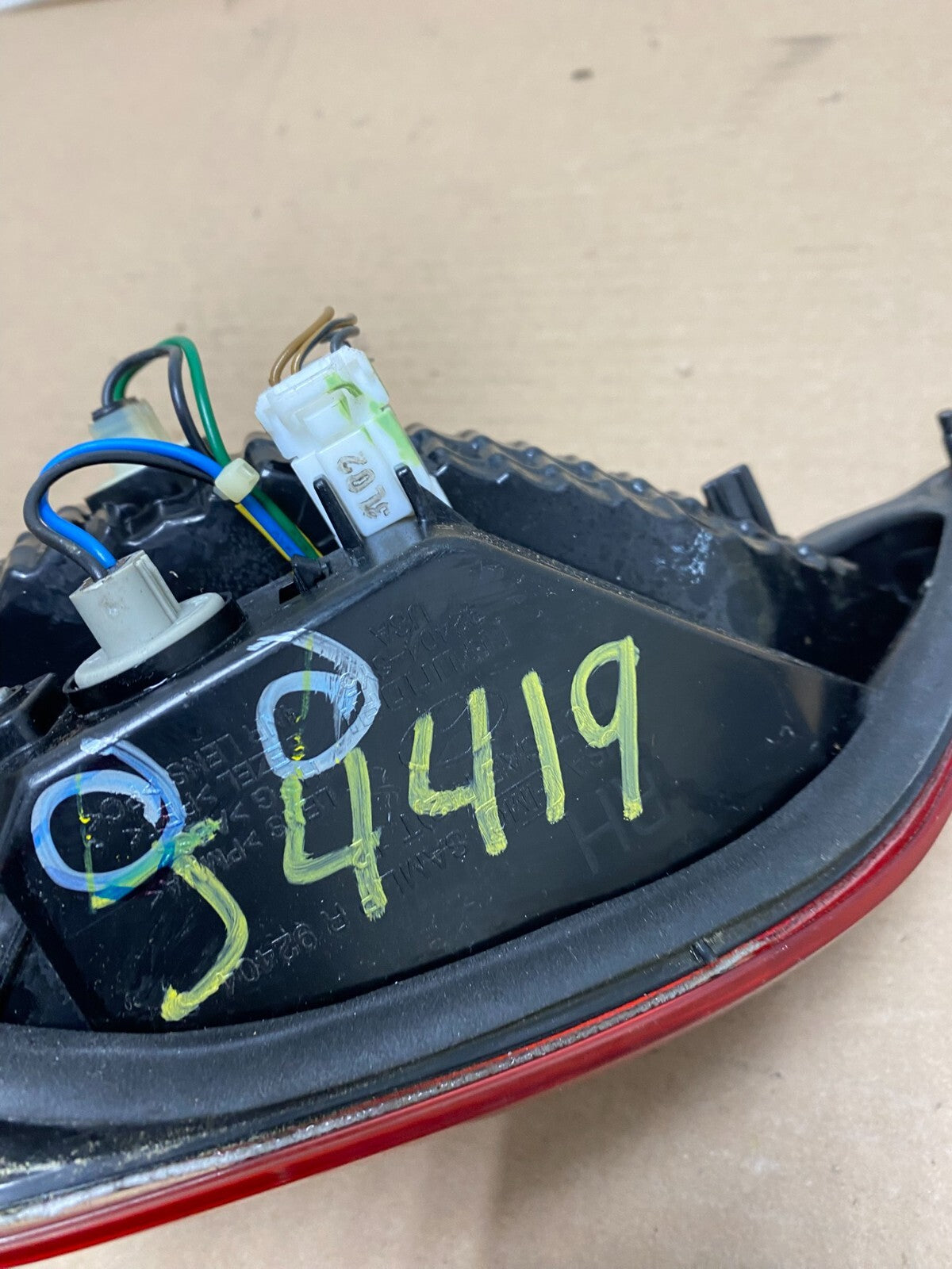 2015 to 2017 Chrysler 200 Sedan Right Passenger  Inner Tail Light Oem j4419 DG7