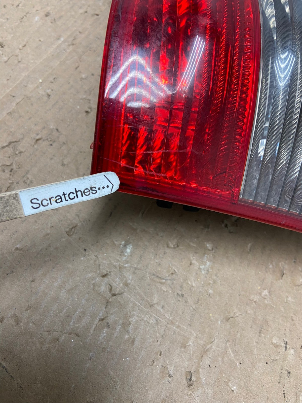 2002-2005 Mercedes ML 350 Ml-Class Right Passenger Rh Side Tail Light AD8189 LK3