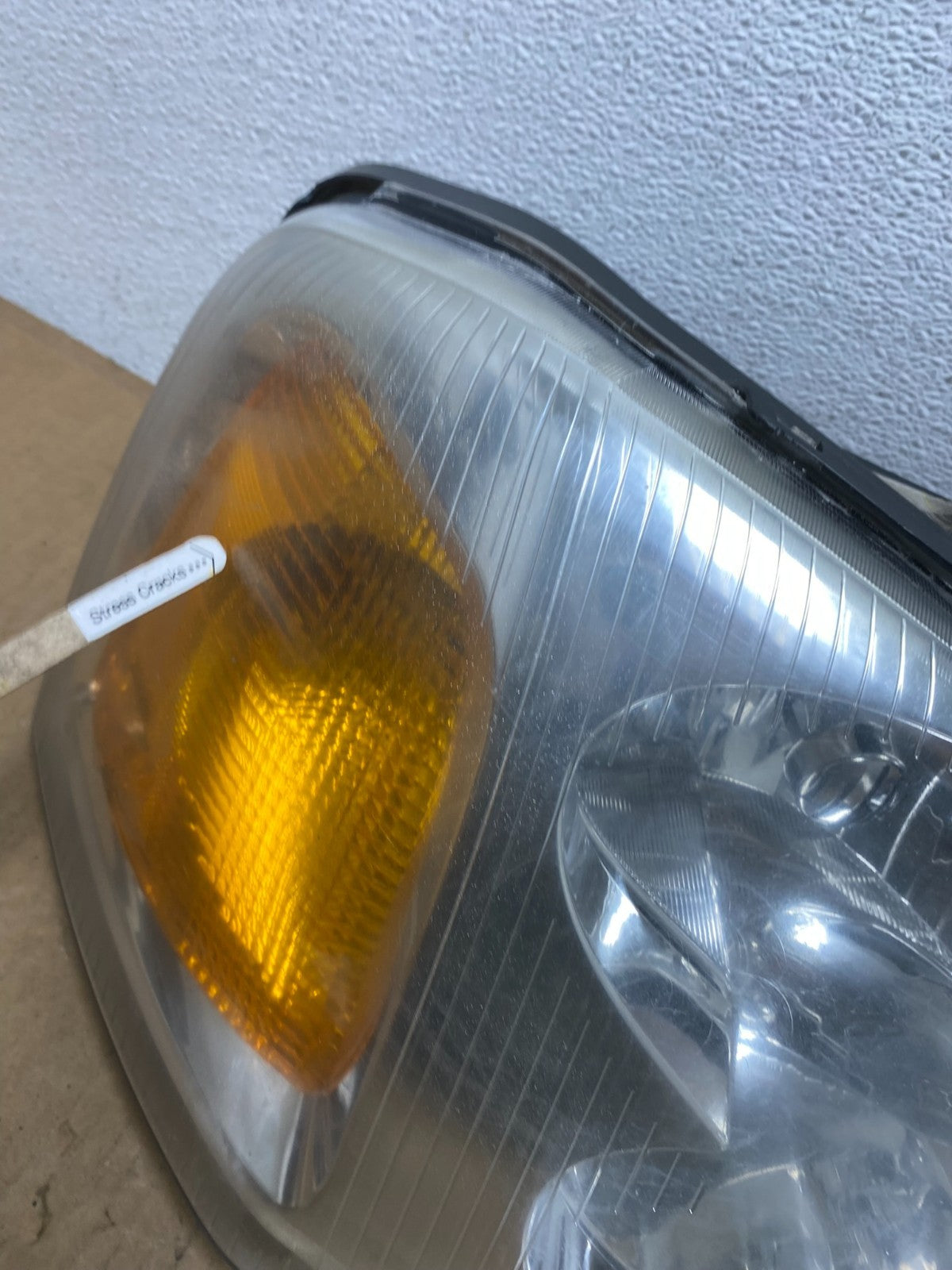 2002 to 2009 Gmc Envoy Right Passenger RH Side Headlight Halogen AD0949 DW4