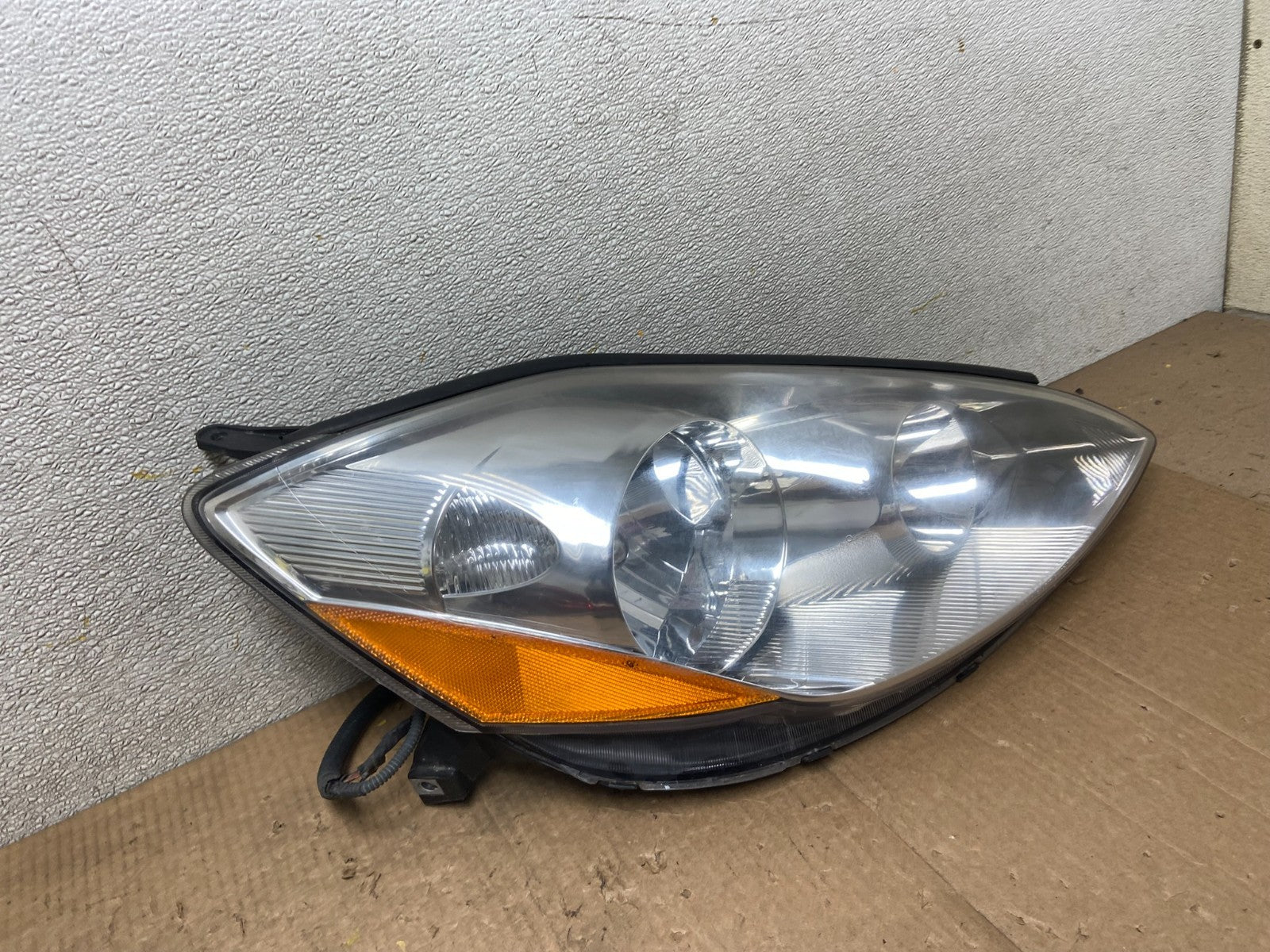 2006 to 2010 Toyota Sienna Right Passenger Rh Side Headlight Halogen AA7121 DW2