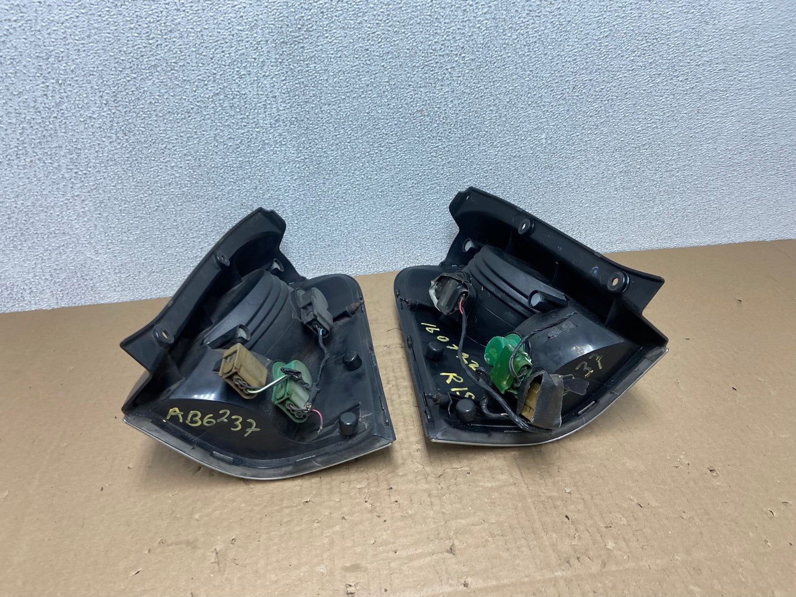 2005 2006 2007 Mercury Mariner Left+Right Set Side Tail Lights AB6237 LK6